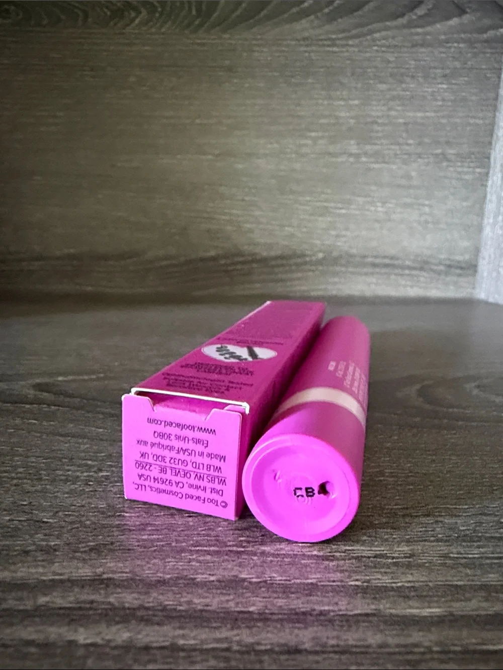 ❤️$9 NWT Too Faced Ribbon Wrapped Lash Extreme Length Tubing Mascara